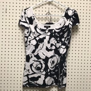 Express black and white roses top